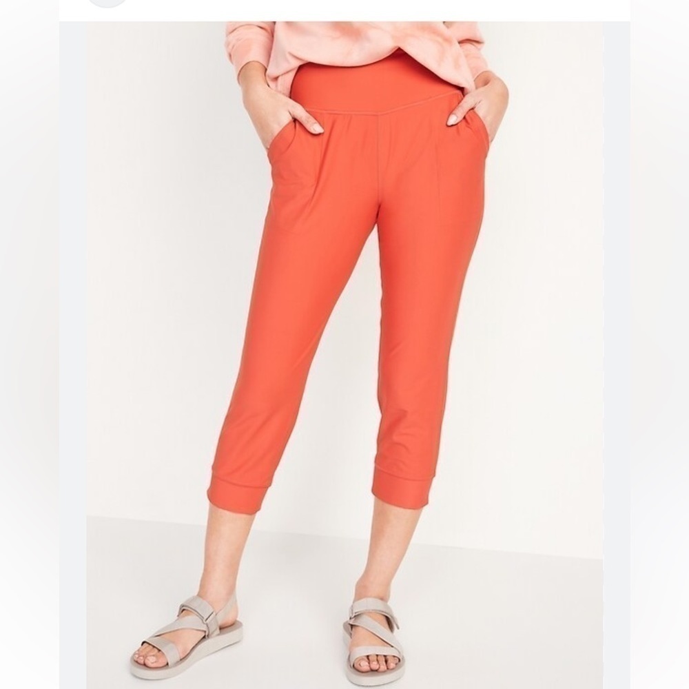 Old Navy Powersoft Go Dry Crop Joggers